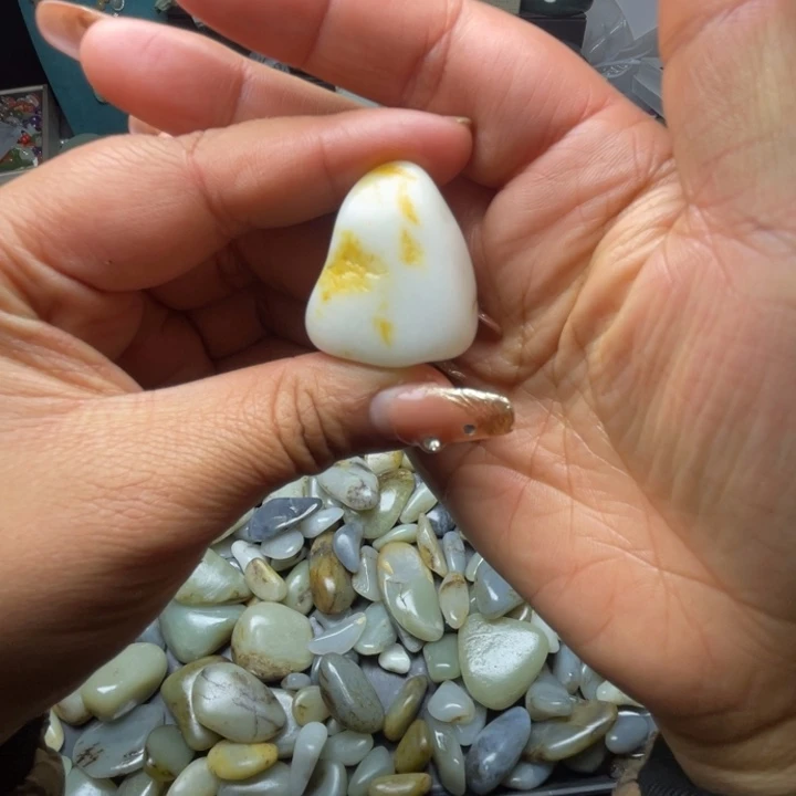 和田玉未镶嵌珠宝半成品