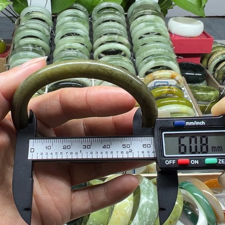 蛇纹石玉未镶嵌手镯3