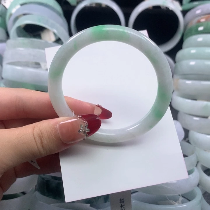 翡翠手镯未镶嵌公主