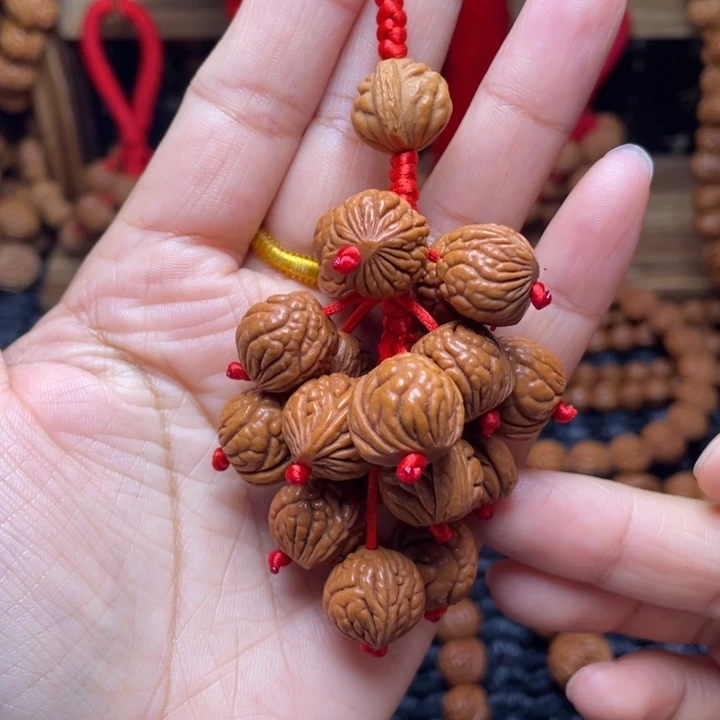 木质类龙纹桃枭挂件