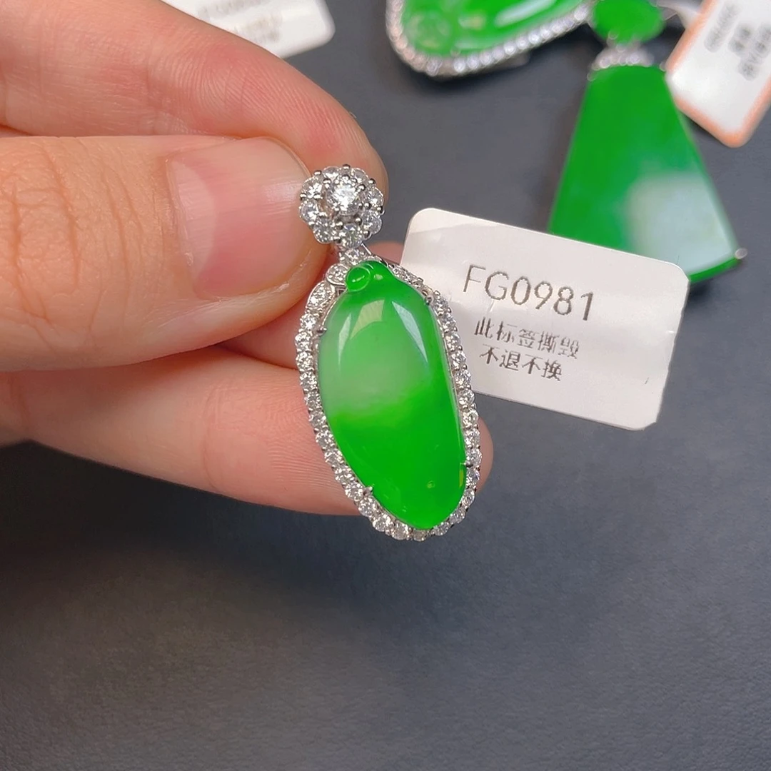 【闪购商品】颈饰银S925镶嵌翡翠