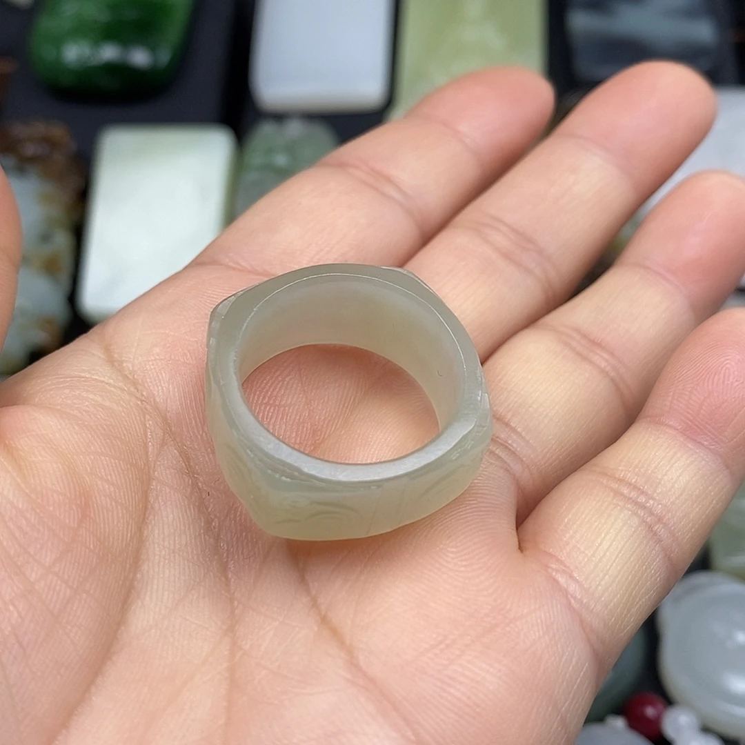 柏***光和田玉未镶嵌颈饰