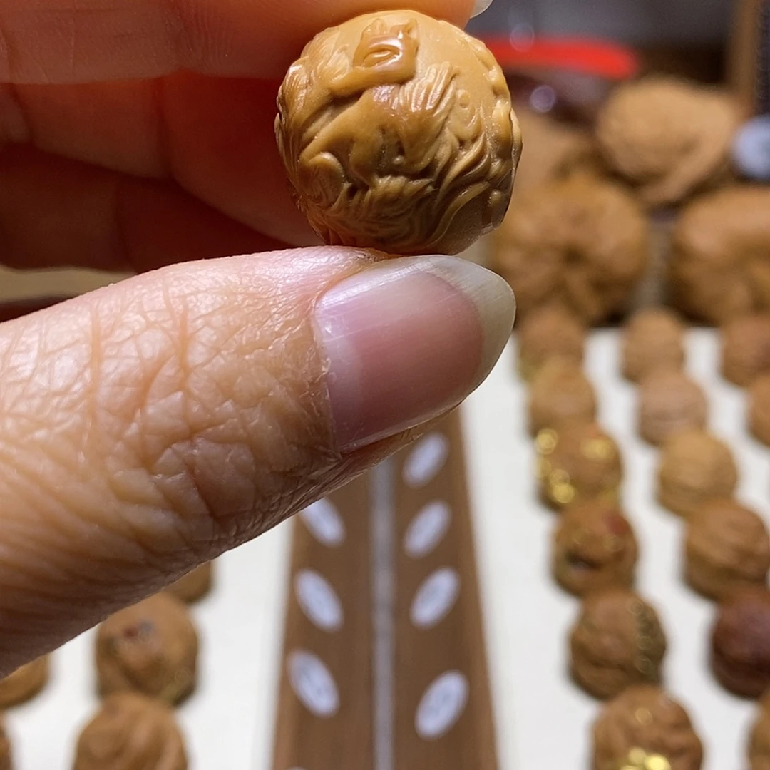 核桃把件九尾狐猴头核桃有正常封口线