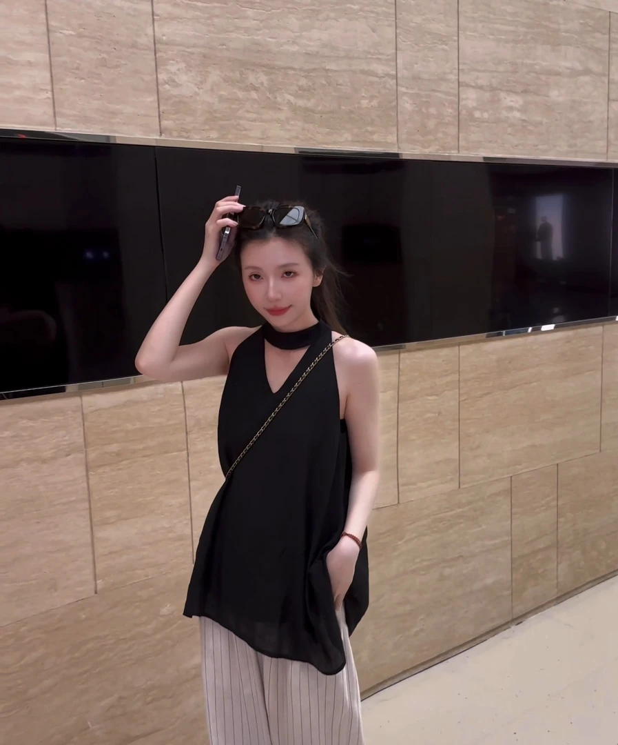 【风信子】25夏季黑色百搭通勤显瘦时尚小众宽松露肩上衣女