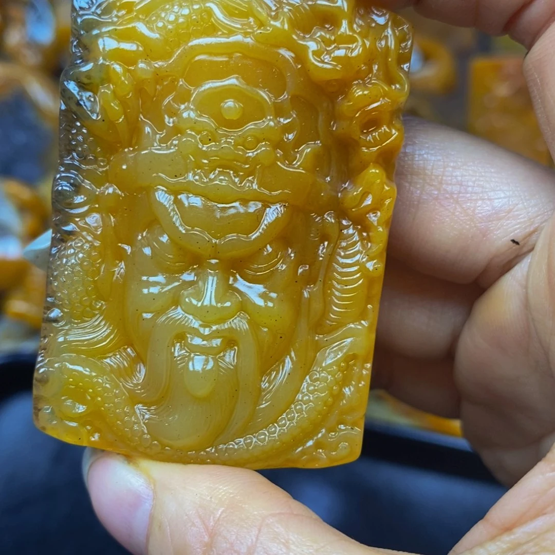 未镶嵌石英质玉（黄龙玉）颈饰