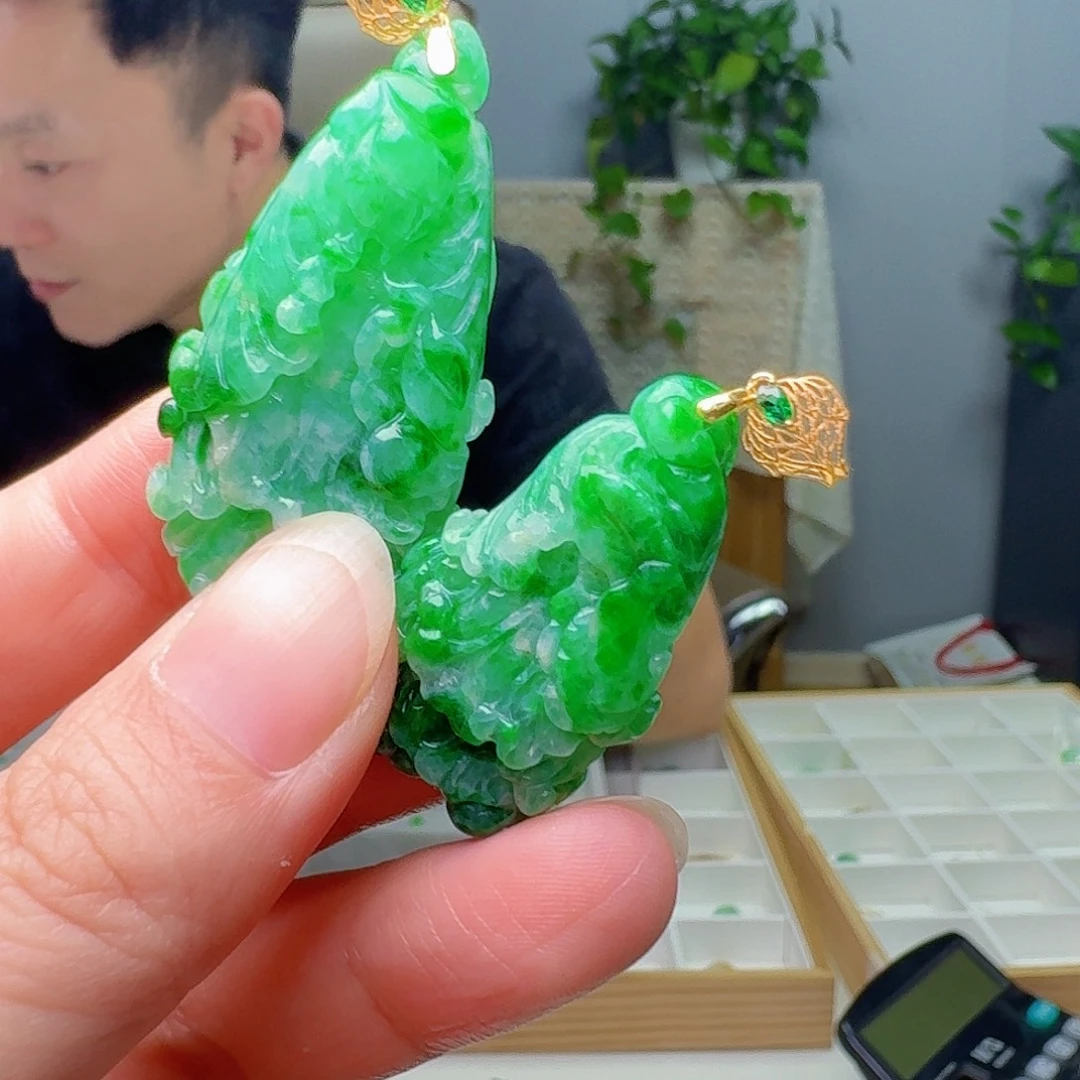 吊坠(不含链)18K金镶嵌翡翠多样性发货其一