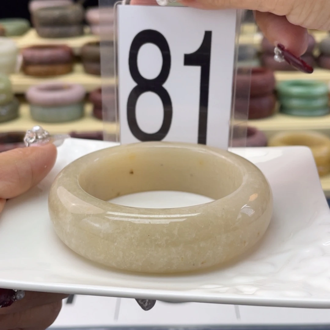 【闪购商品】石英质玉手镯未镶嵌