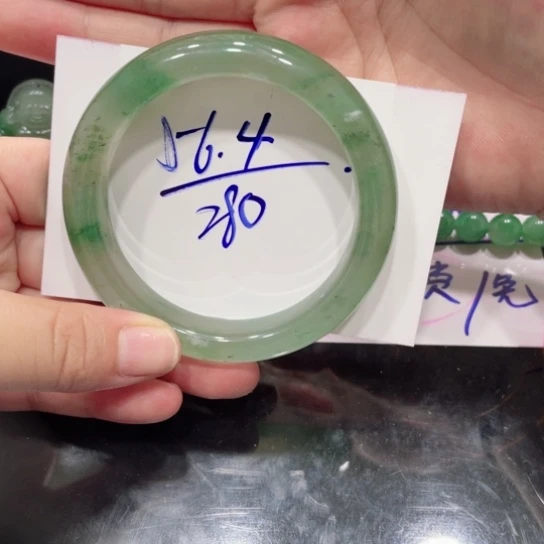 石英质玉（非洲翠）未镶嵌手镯