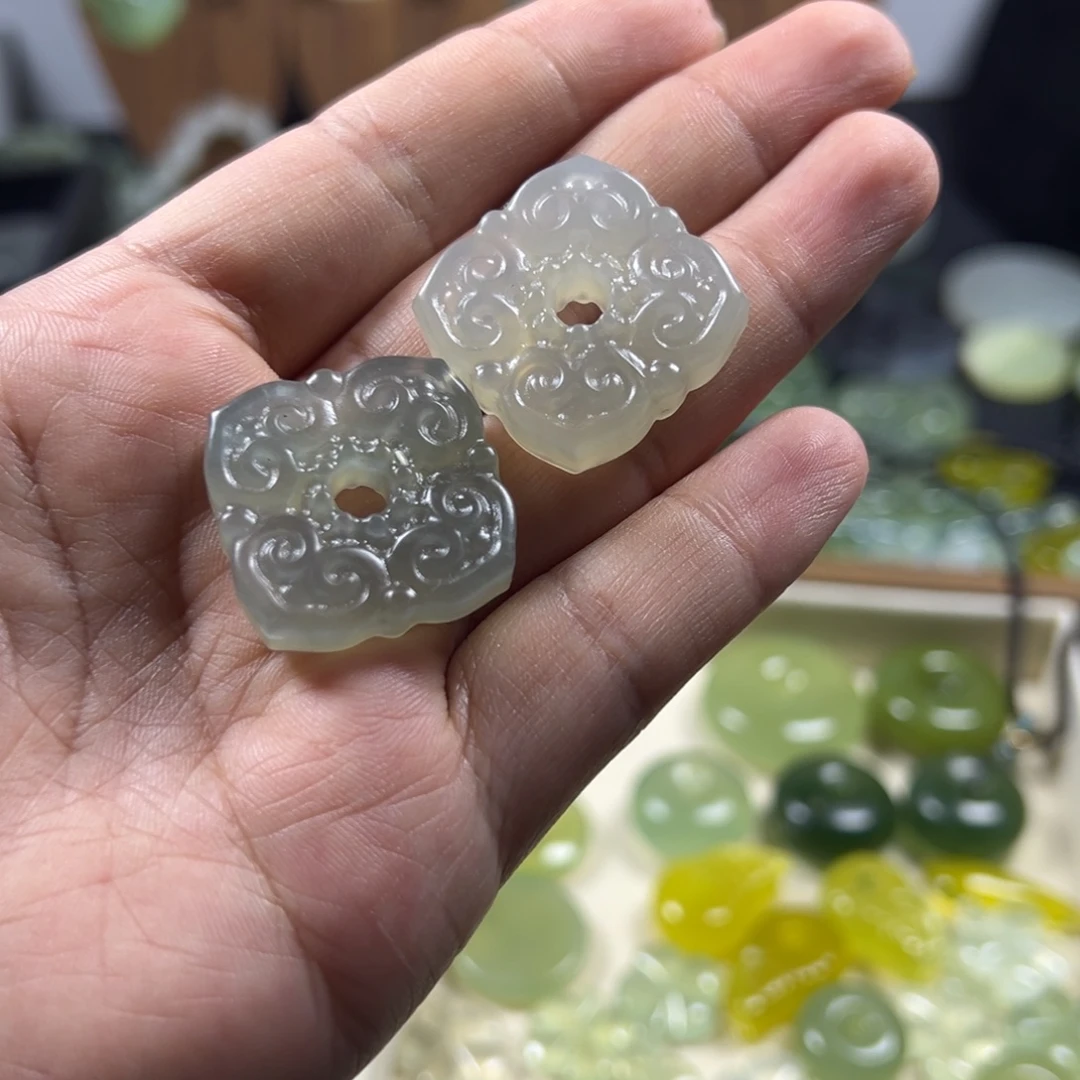 喻***清未镶嵌岫玉吊坠(不含链)