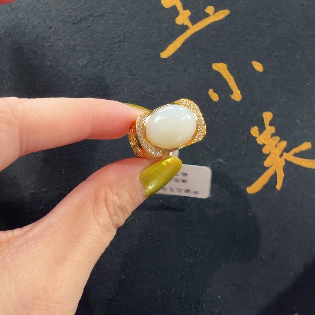和田玉未镶嵌颈饰米达