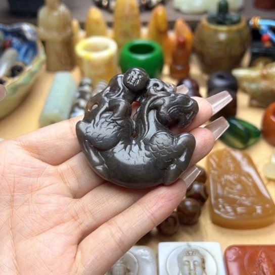 蛇纹石玉未镶嵌颈饰