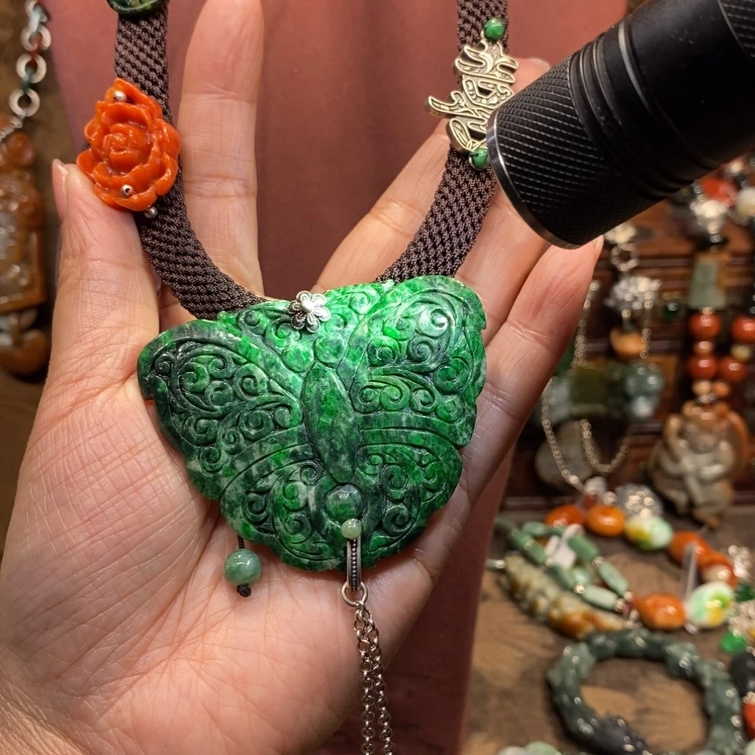 翡翠吊坠(赠链)未镶嵌