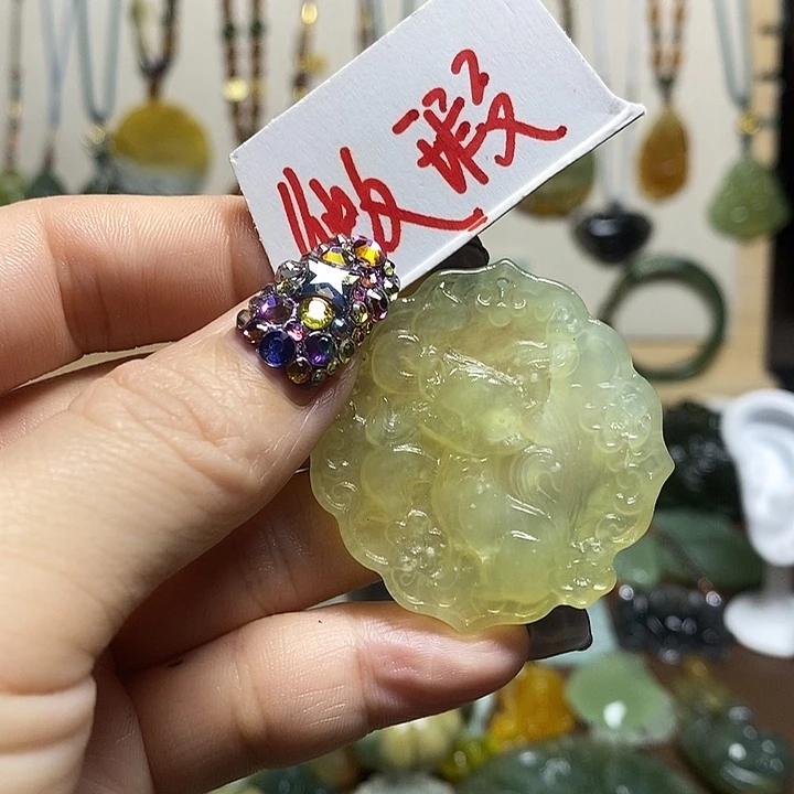 蛇纹石玉吊坠未镶嵌