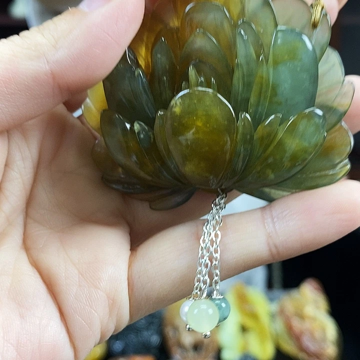 蛇纹石玉未镶嵌吊坠