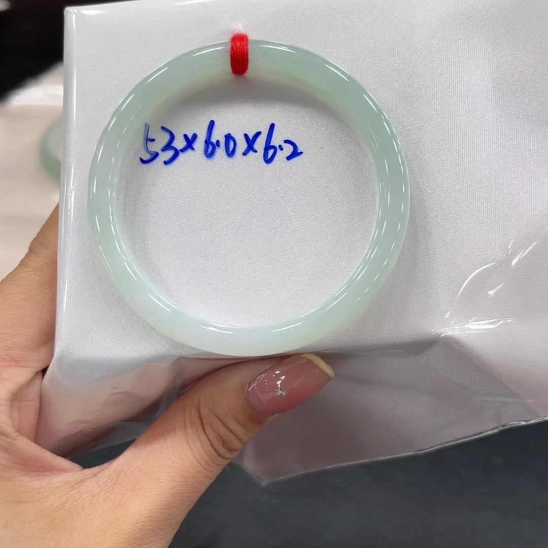 翡翠手镯未镶嵌ℳ****翡翠