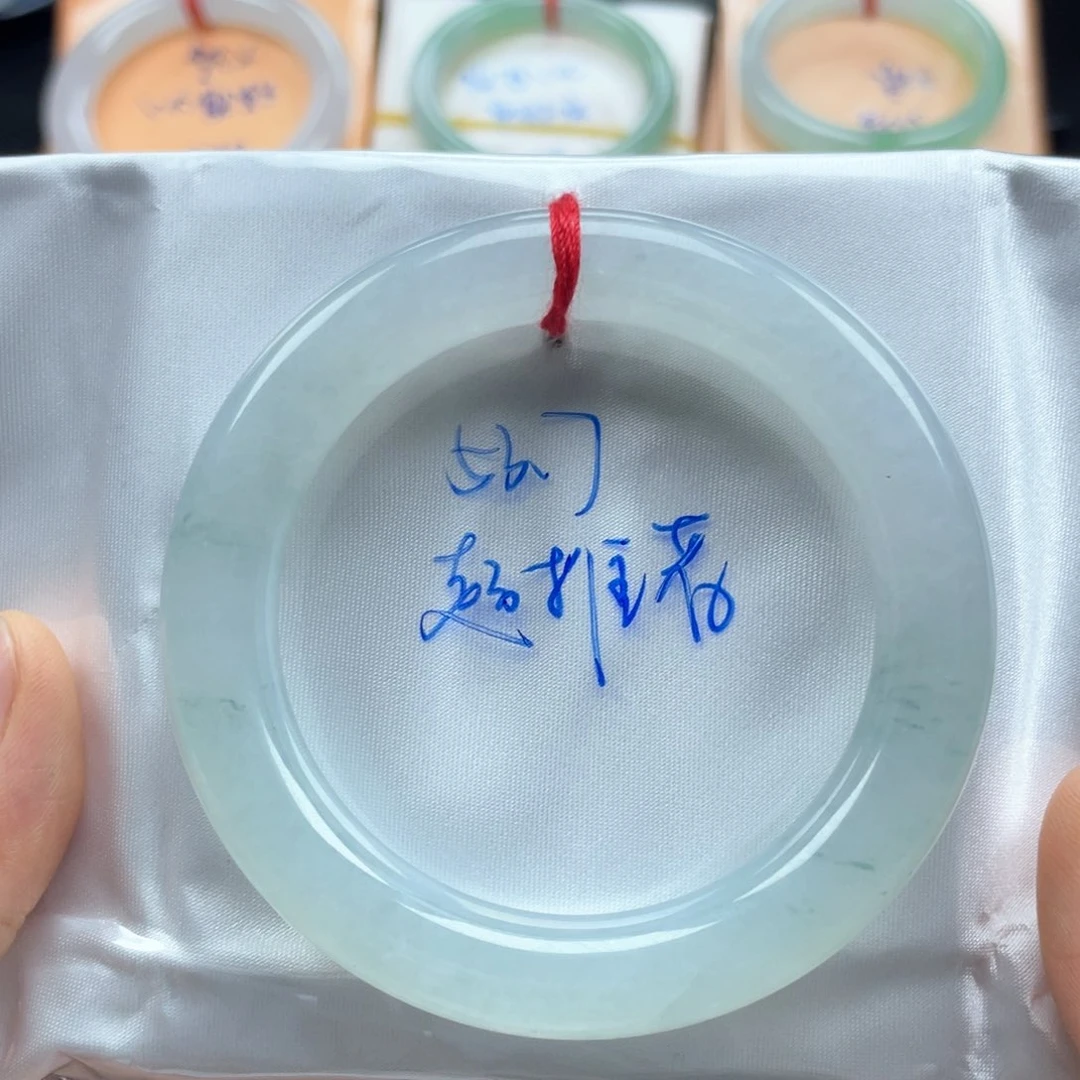 翡翠手镯未镶嵌翡翠手镯8