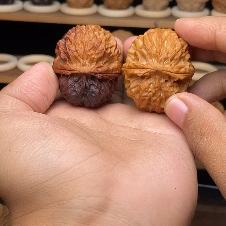 文玩核桃吊坠牡丹