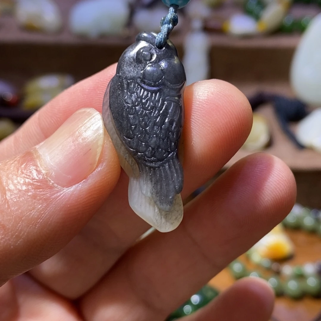 和田玉颈饰未镶嵌摩**君