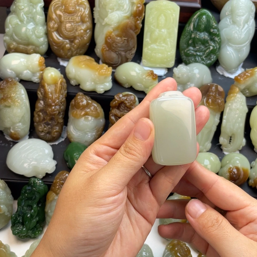 无***视颈饰未镶嵌和田玉