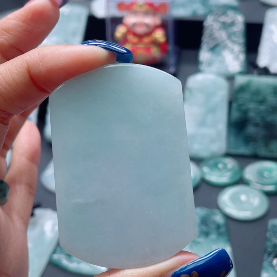 孙***生翡翠未镶嵌颈饰无事牌