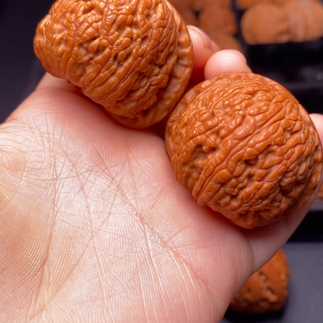 文玩核桃把件秦岭野生核桃