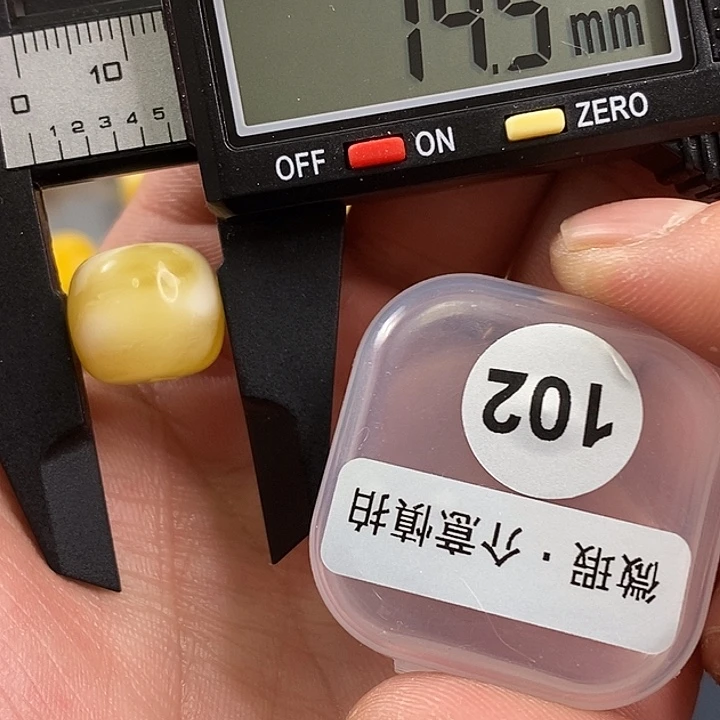 未镶嵌琥珀珠宝奇石