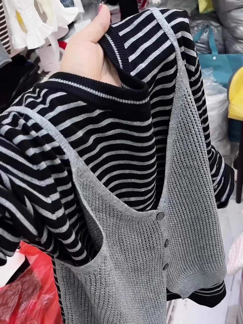 高级感灰色假两件条纹针织衫长袖女新款早秋季超级好看单穿上衣服
