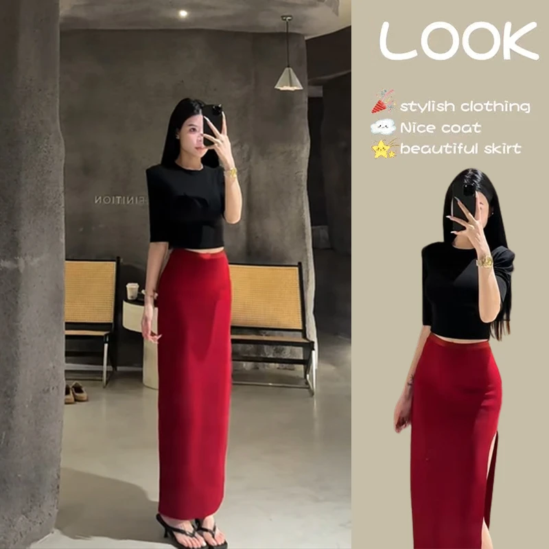 2025夏季新款时尚气质黑色修身短款短袖上衣红色开叉半身裙两件套