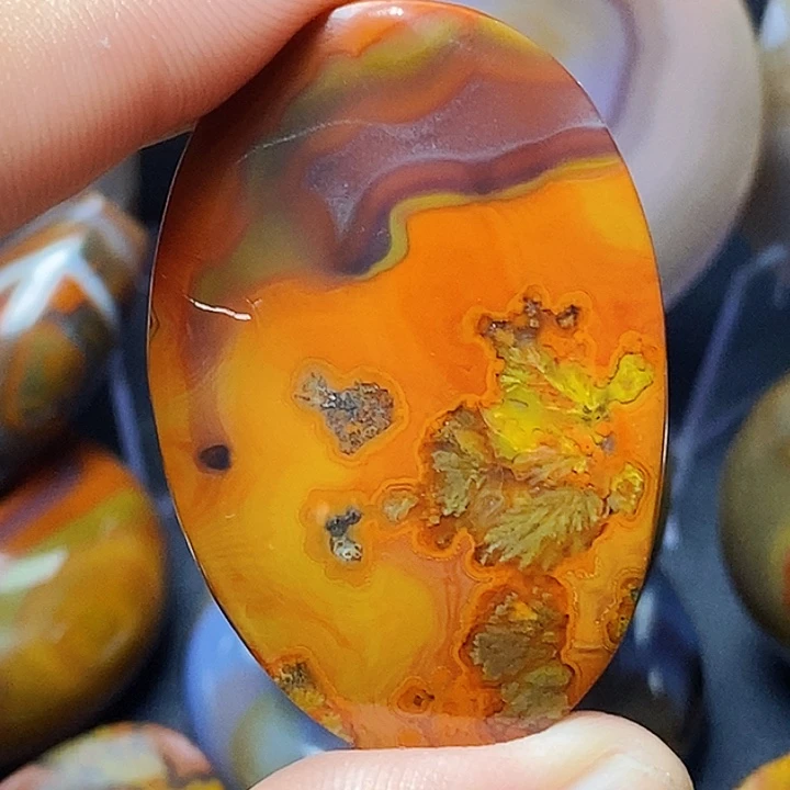 知***乐玛瑙/玉髓未镶嵌战国红