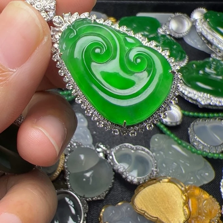 非***属翡翠18K金镶嵌吊坠(不含链)