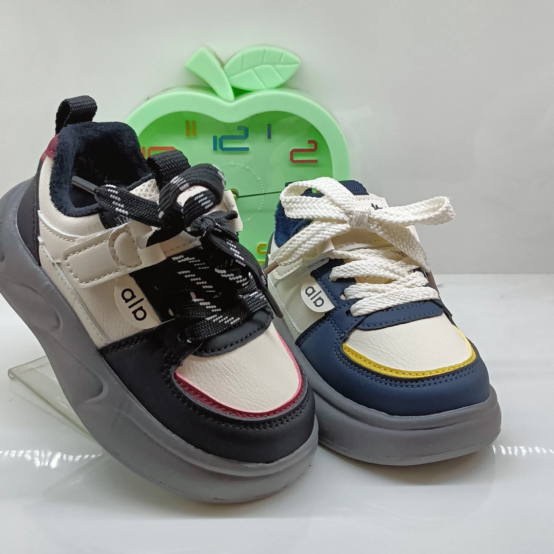 男女童新款秋季加绒板鞋软底百搭休闲轻便小白运动鞋鞋子