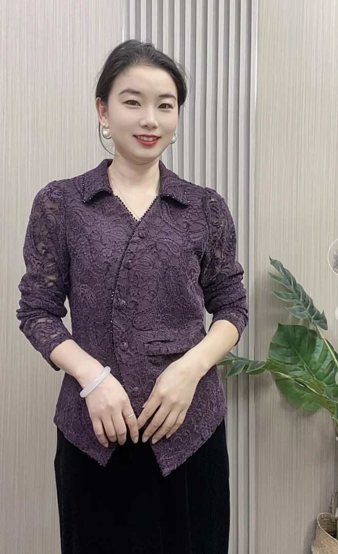 2025秋季新款时尚女士植绒蕾丝修身版长袖洋气妈妈装上衣显瘦气质