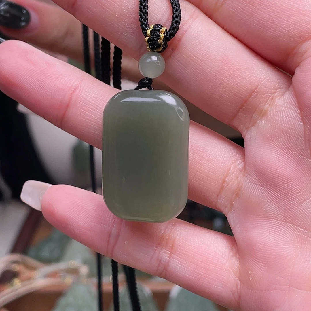 和田玉未镶嵌颈饰无事牌