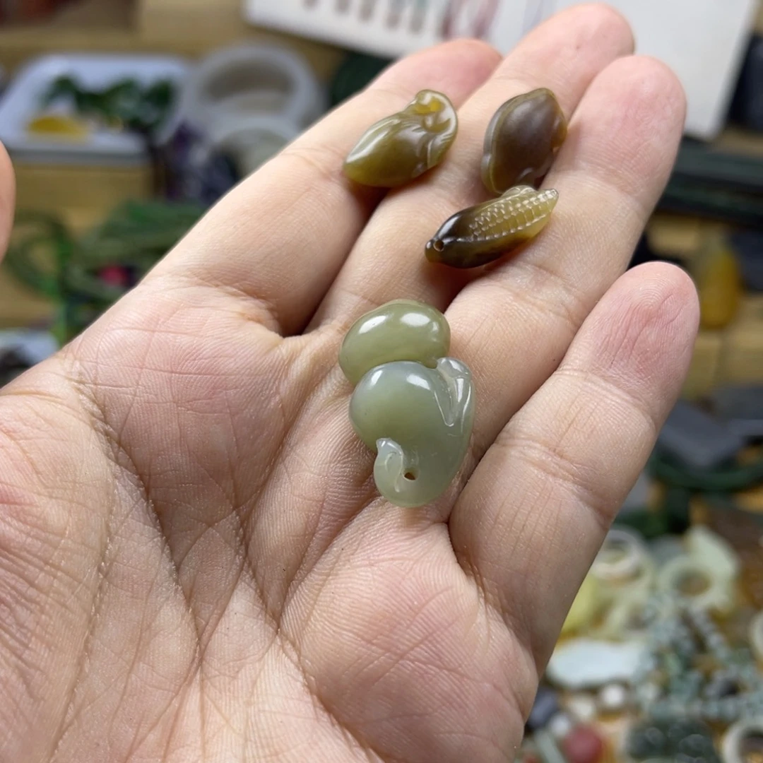 和田玉未镶嵌颈饰清**在