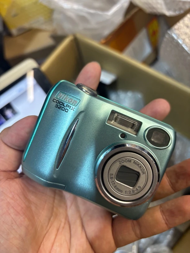 95新 Nikon/尼康 e3200配件齐全自备5号电池面包机no退换