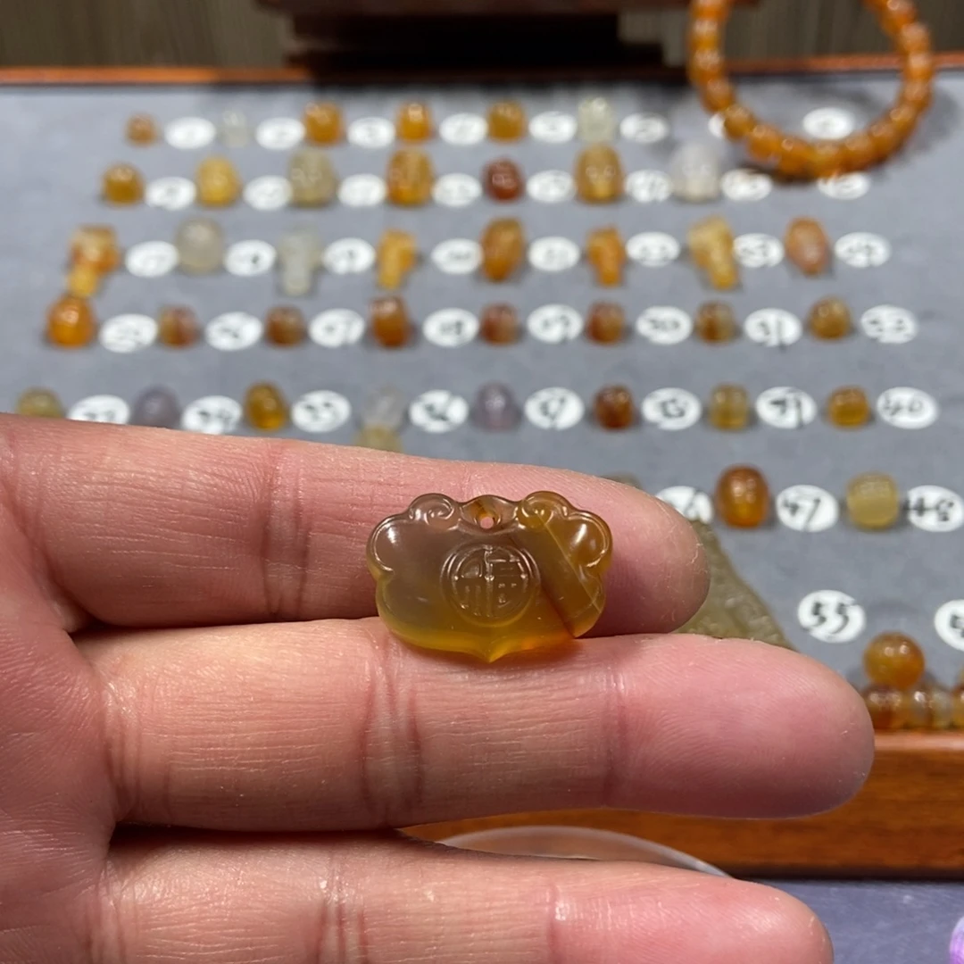 顾***烨玛瑙/玉髓合金颈饰锁