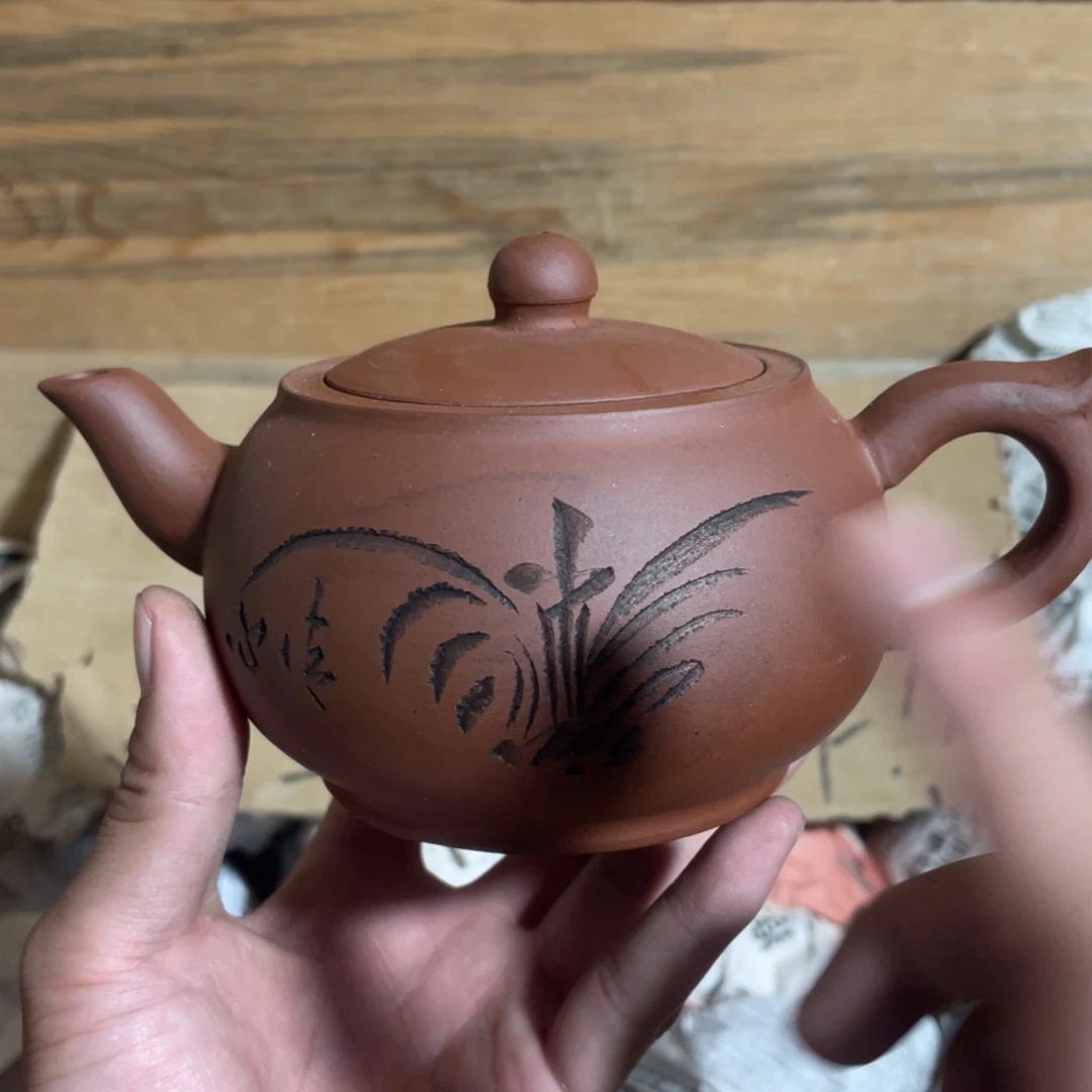 茶壶紫砂老厂紫砂壶一件。