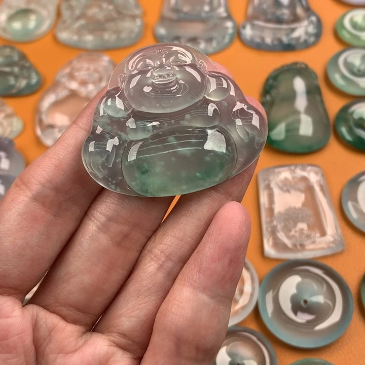 翡翠未镶嵌颈饰……