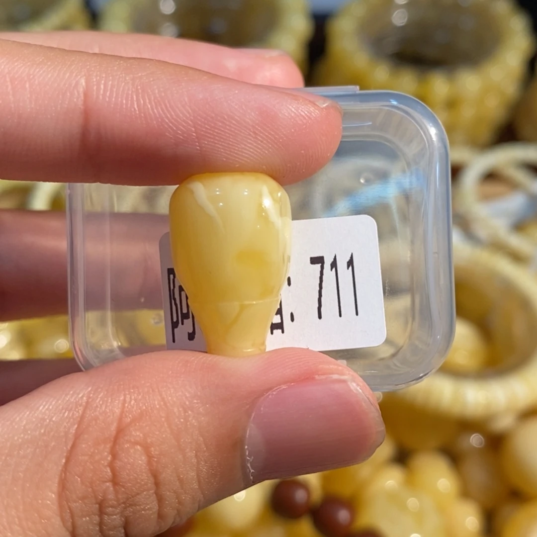琥珀未镶嵌珠宝奇石711