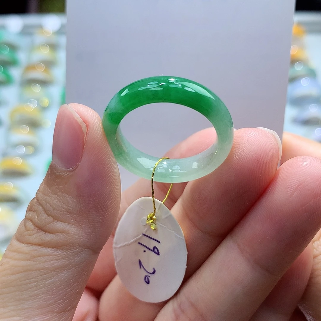 翡翠戒指未镶嵌1920圈