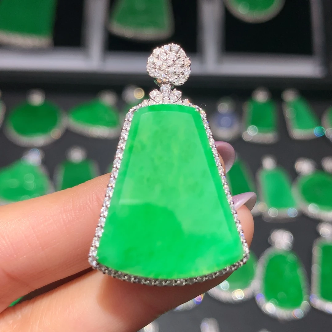 翡翠颈饰18K金镶嵌翡翠