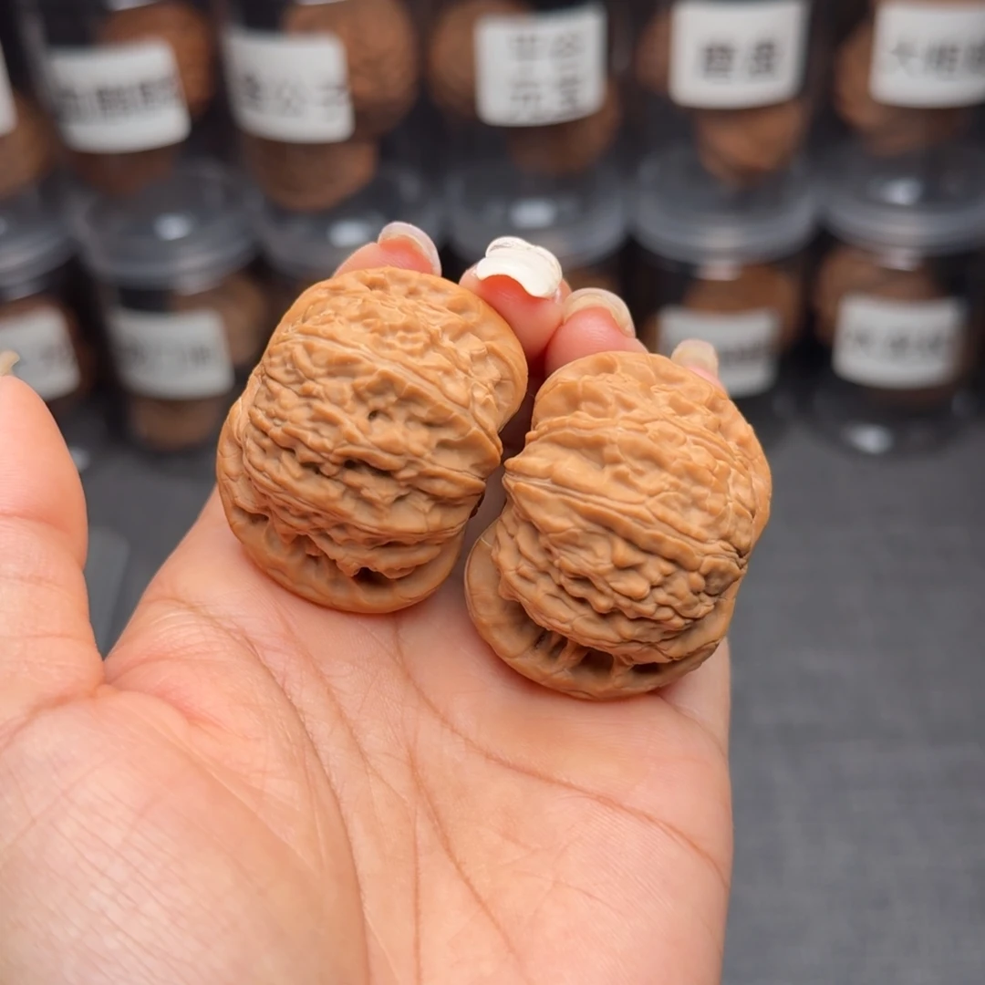 文玩核桃把件闷尖白