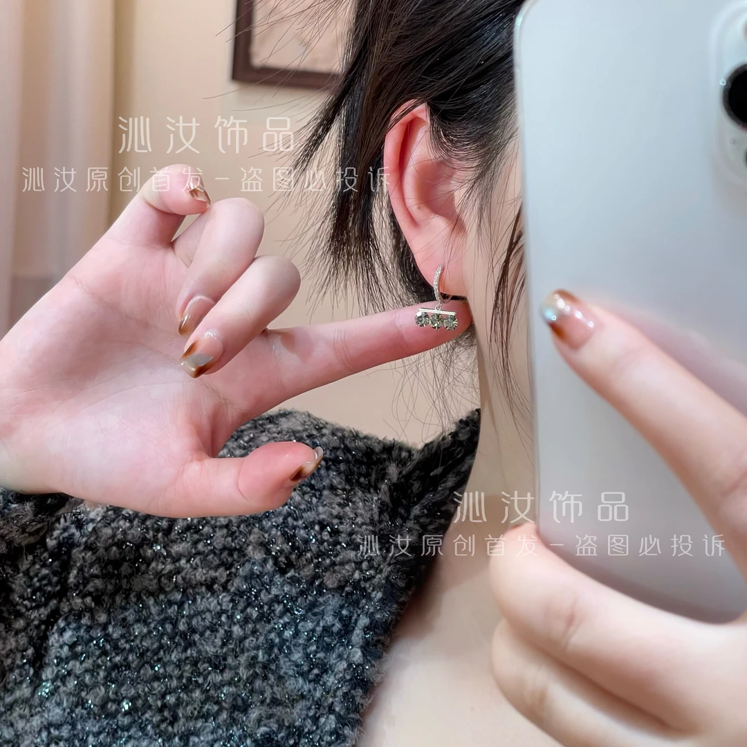铜合金耳饰 【沁汝饰品】FQ899锆石流苏耳扣轻奢高级气质百搭耳环