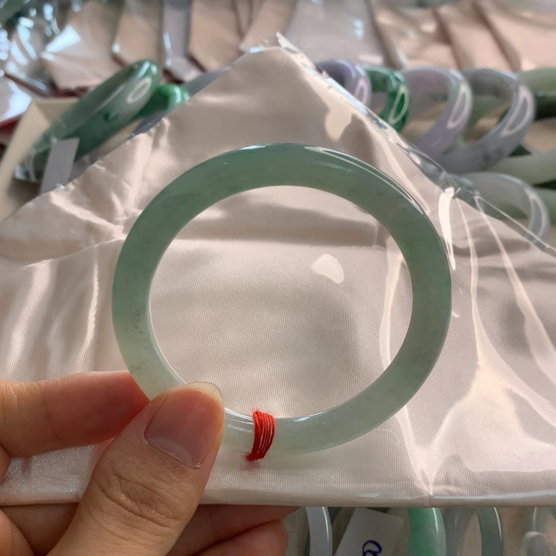 翡翠手镯未镶嵌冰清绿圆条54.6