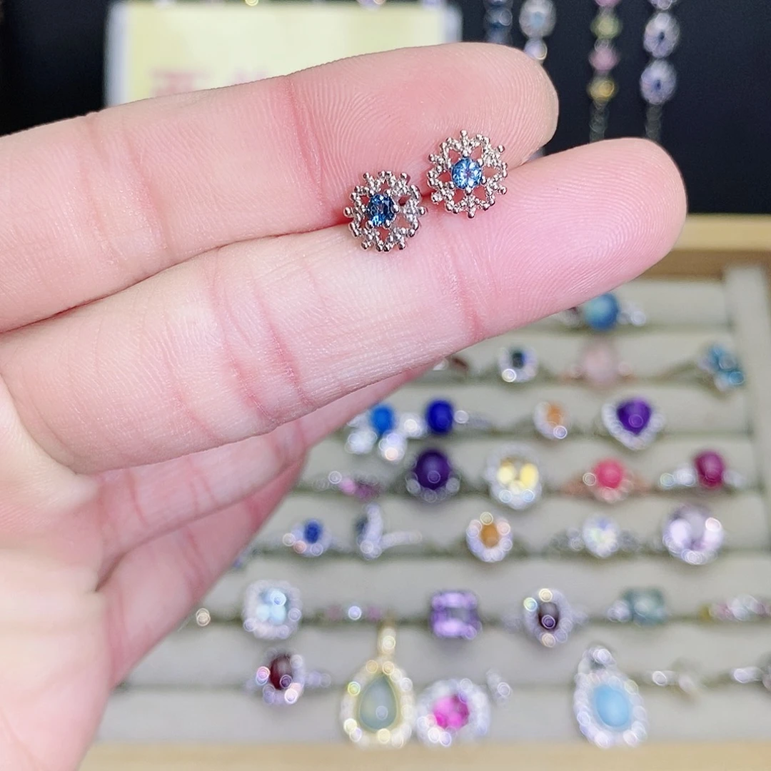 未镶嵌托帕石耳饰