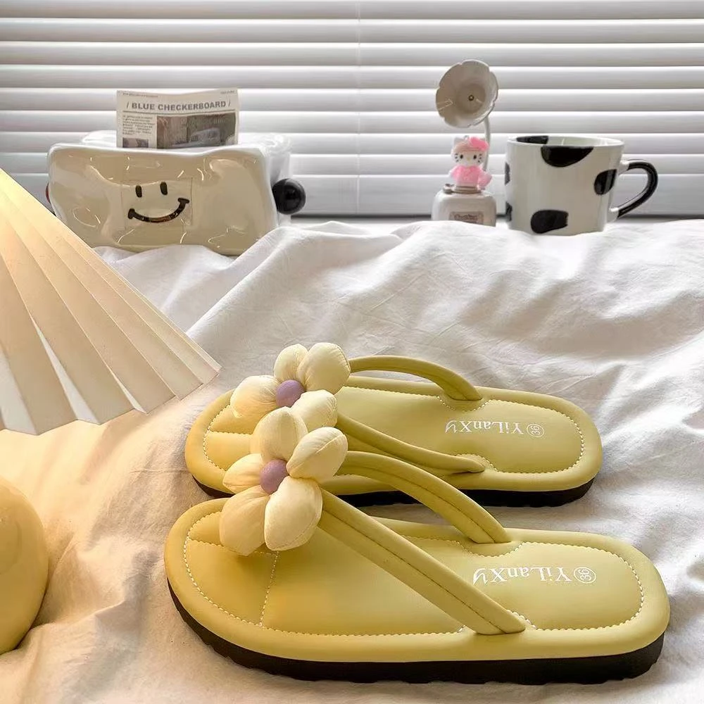仙女风花朵人字拖女夏季外穿2025新款网红海边夹脚软底凉拖鞋女款