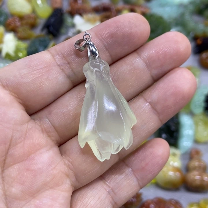 未镶嵌蛇纹石玉挂件