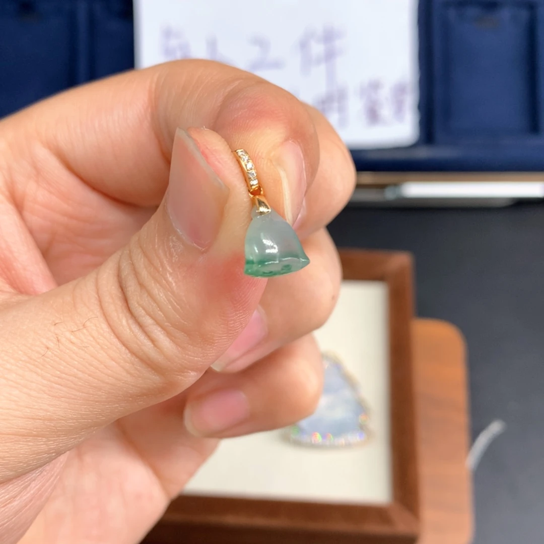 【闪购商品】翡翠耳饰18K金镶嵌L*i耳钉