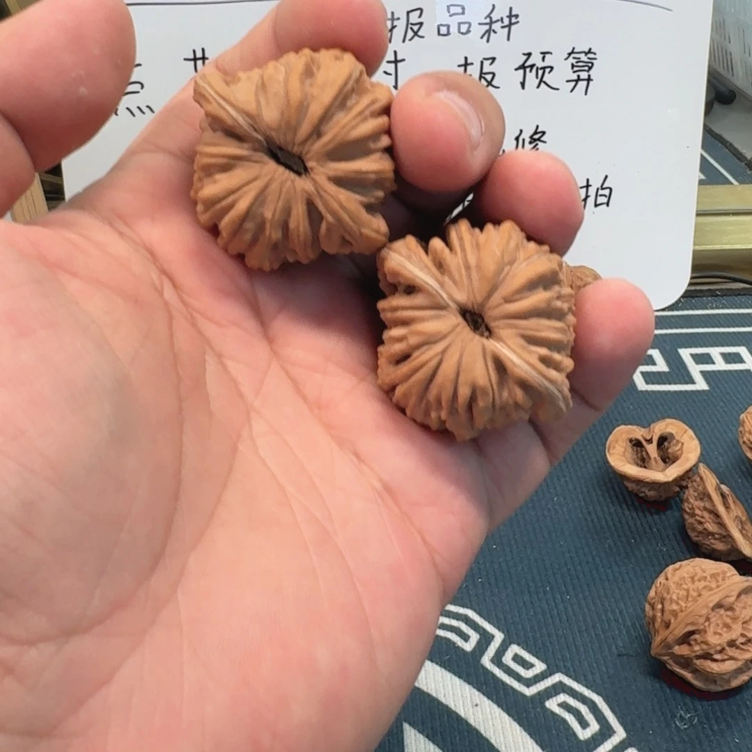 文玩核桃吊坠帅****门四座楼