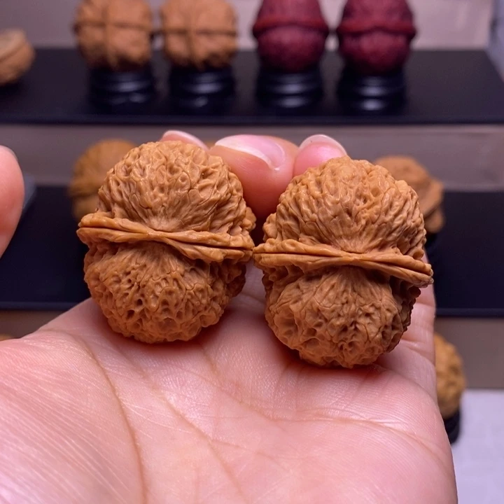 文玩核桃把件粗筋虎头21